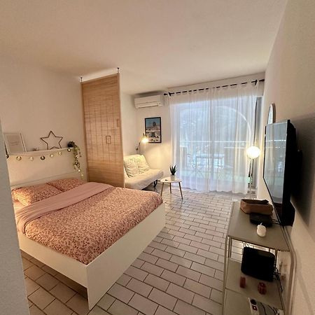 Studio Sur Le Port De Hyeres - A 2Min Des Plages, Clim & Balcon 外观 照片