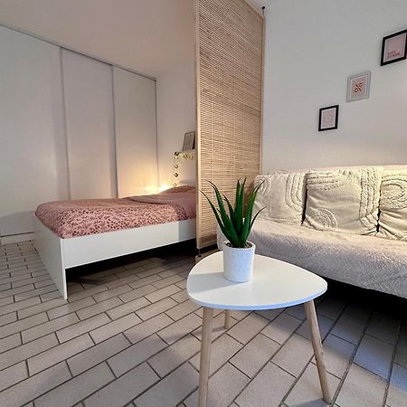 Studio Sur Le Port De Hyeres - A 2Min Des Plages, Clim & Balcon 外观 照片