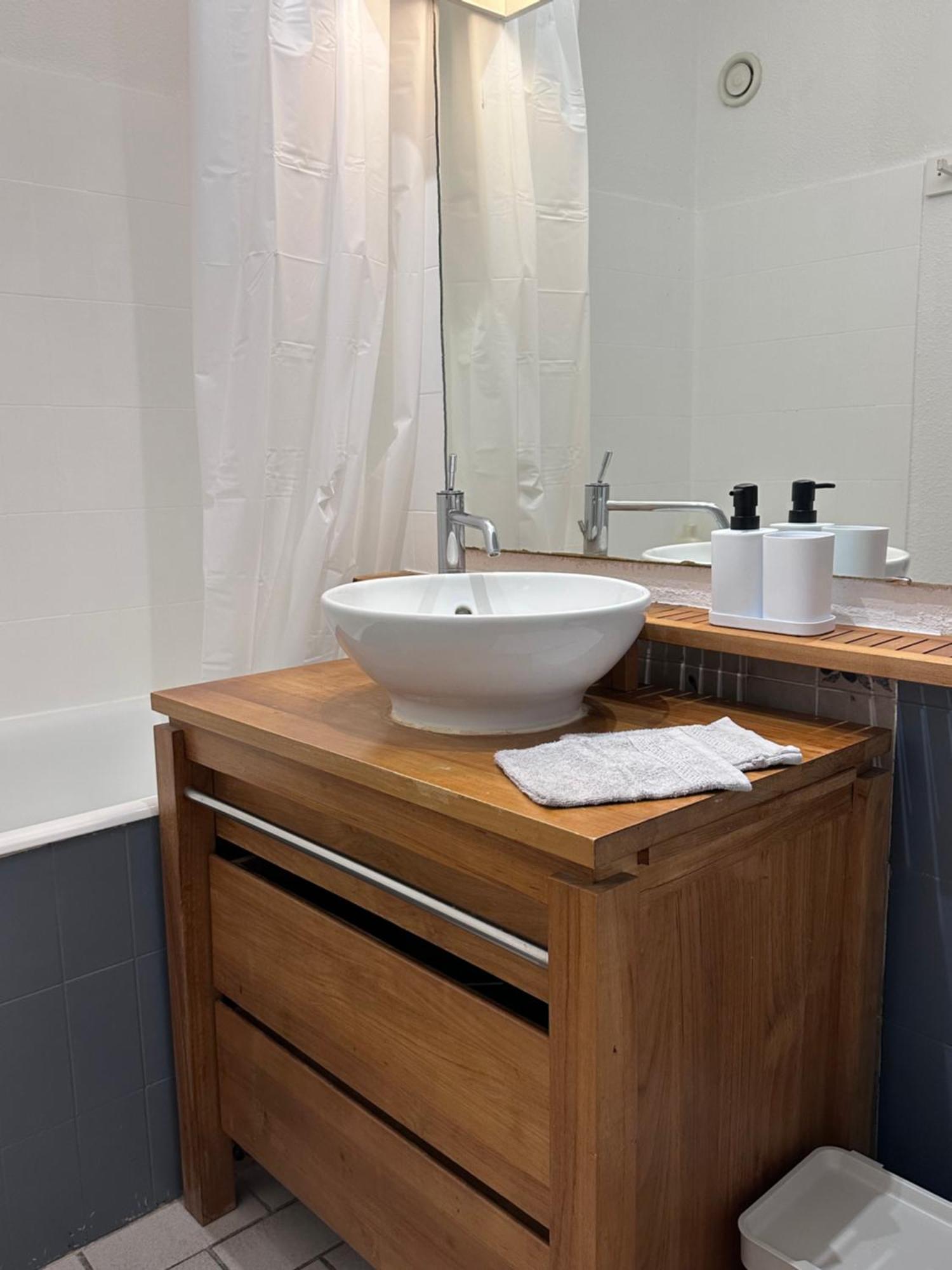 Studio Sur Le Port De Hyeres - A 2Min Des Plages, Clim & Balcon 外观 照片