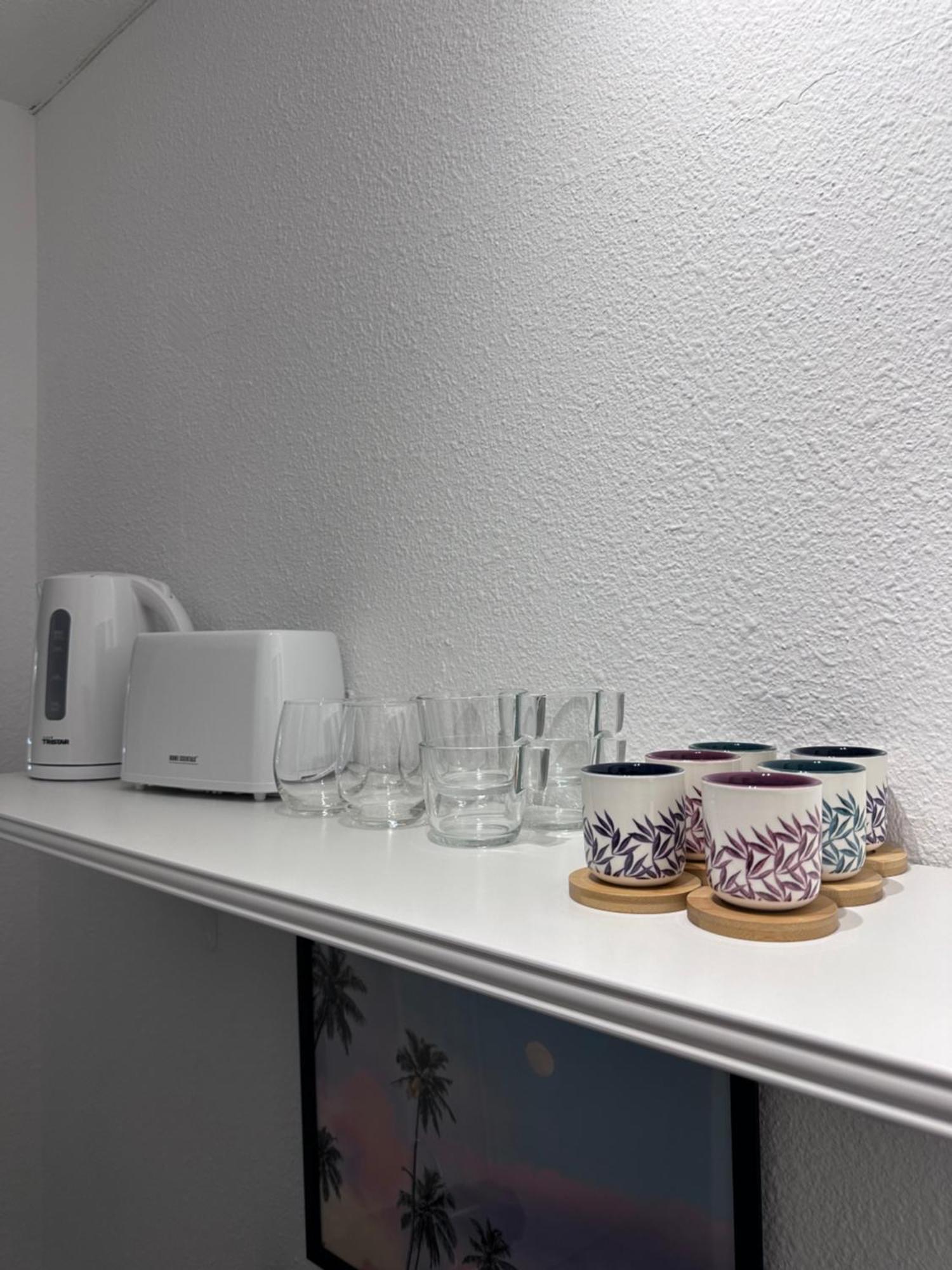 Studio Sur Le Port De Hyeres - A 2Min Des Plages, Clim & Balcon 外观 照片