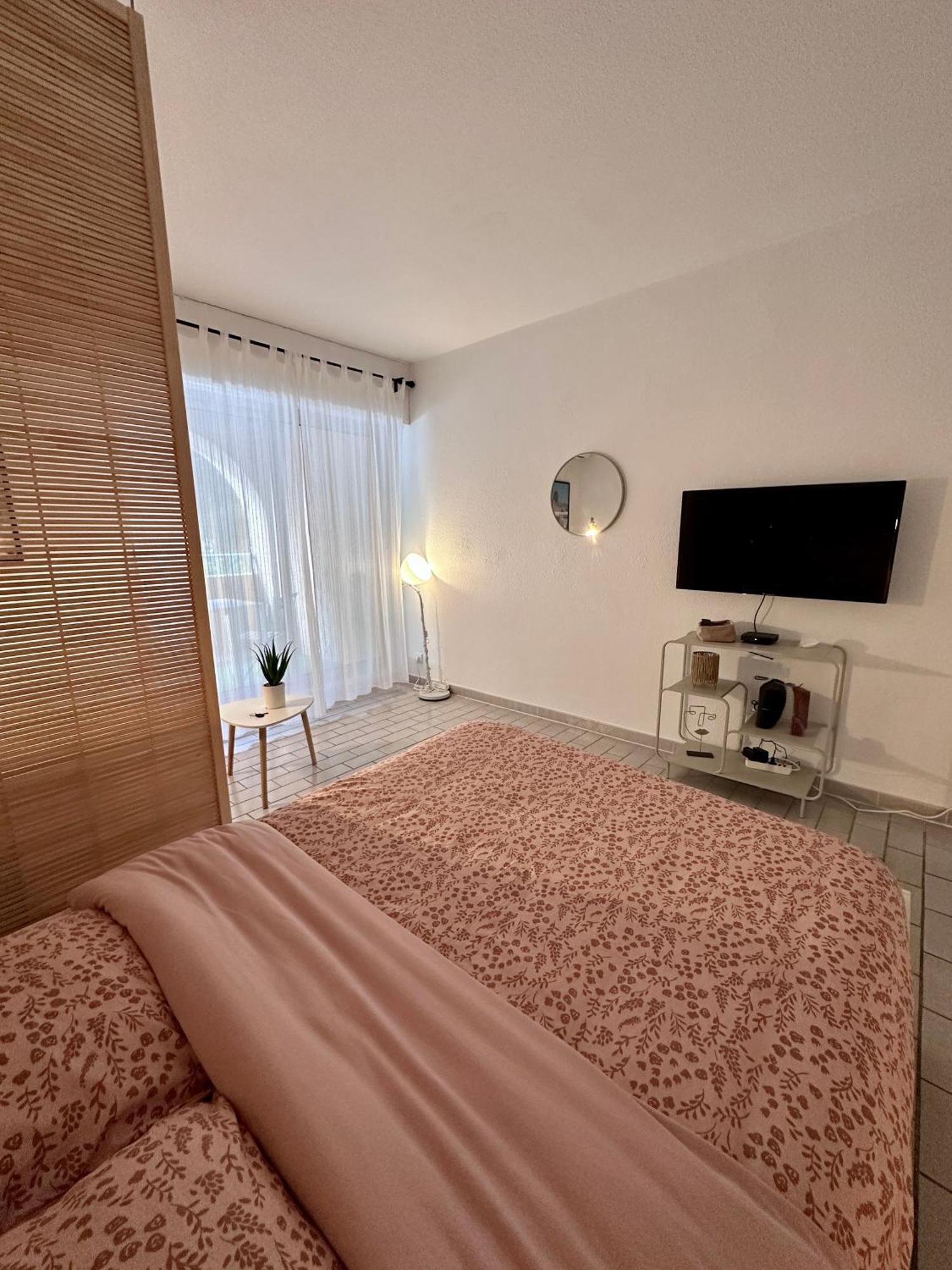 Studio Sur Le Port De Hyeres - A 2Min Des Plages, Clim & Balcon 外观 照片