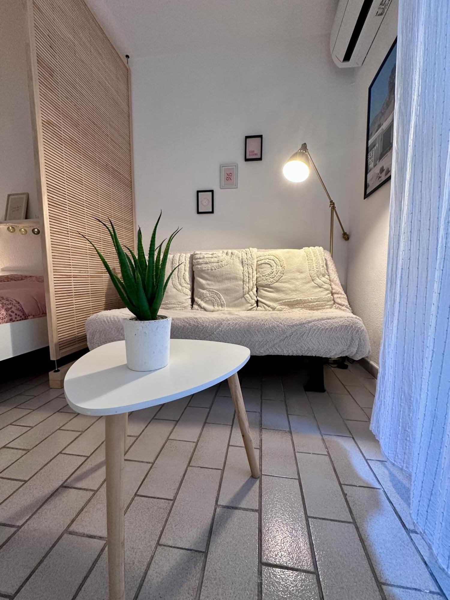 Studio Sur Le Port De Hyeres - A 2Min Des Plages, Clim & Balcon 外观 照片